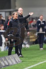 3. Liga; SC Verl - FC Ingolstadt 04; Cheftrainerin Sabrina Wittmann (FCI) unzufrieden an der Seitenlinie, Spielerbank, schreit zu den Spielern