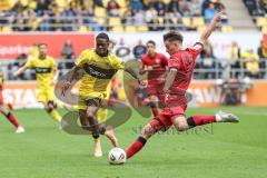 3. Liga; Alemannia Aachen - FC Ingolstadt 04; Torchance verpasst Max Besuschkow (17, FCI) Nadjombe Pierre (29 AA)