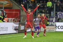 3. Liga; VfL Osnabrück - FC Ingolstadt 04; ärgert sich Max Besuschkow (17, FCI) Kehl Lars (18 VFL) Mattis Hoppe (2, FCI)