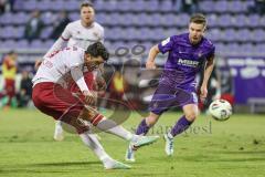 3. Liga; Erzgebirge Aue - FC Ingolstadt 04; Zweikampf Kampf um den Ball Fredrik Carlsen (8, FCI) Schmid Maximilian (39 Aue) Majetschak Erik (13 Aue)