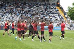 3. Liga; TSV 1860 München - FC Ingolstadt 04; die Spieler begrüßen die Fans mittendrin Cheftrainerin Sabrina Wittmann (FCI)