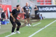 3. Liga; FC Ingolstadt 04 - SV Wehen Wiesbaden; Cheftrainerin Sabrina Wittmann (FCI) schreit ins Feld