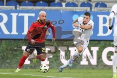 3. Liga; SV Wehen Wiesbaden - FC Ingolstadt 04; David Kopacz (29, FCI) Zweikampf Kampf um den Ball Mladen Cvjetinovic (19, FCI)