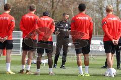 3.Liga - Saison 2022/2023 - FC Ingolstadt 04 -  - Cheftrainer Michael Köllner (FCI) beim ersten Training - Cheftrainer Michael Köllner (FCI) begrüsst die Spieler - Foto: Meyer Jürgen