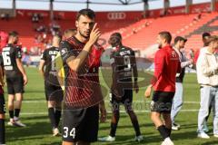 3. Liga; FC Ingolstadt 04 - SSV Ulm 1846; Sieg Jubel Freude Spieler bedanken sich bei den Fans Lukas Fröde (34, FCI)