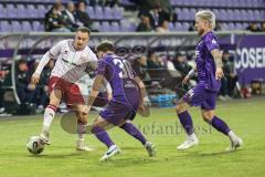 3. Liga; Erzgebirge Aue - FC Ingolstadt 04; Mattis Hoppe (2, FCI) Zweikampf Kampf um den Ball Seiffert Moritz (30 Aue) Stefaniak Marvin (34 Aue)