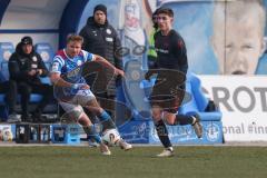 3. Liga - Saison 2025/26 - Hansa Rostock - FC Ingolstadt 04  - Georgios Antzoulas (Nr.6 - FCI) - Florian Carstens (Nr.17 - Hansa Rostock) - Foto: Meyer Jürgen