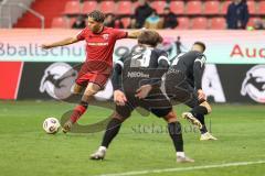 3. Liga; FC Ingolstadt 04 - Rot-Weiss Essen; Torchance verpasst Yann Sturm (7, FCI) Rios Alonso José-Enrique (23 RWE) Kostka Michael (2 RWE)