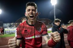 3. Liga; SSV Ulm - FC Ingolstadt 04; Spiel ist aus, Sieg 1:3 Spieler bedanken sich bei den Fans Linus Rosenlöcher (19, FCI)