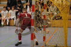 Lotto Bayern Hallencup - Lindenkreuzhalle Saison 2024/25 - FC Hitzhofen - FC Türk Sport Garching  - Osman Tarik Camdal schwarz Türk Garching - Valentin Puhar TW Hitzhofen - Foto: Meyer Jürgen