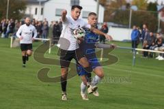 Kreisliga - Saison 2024/25- SV Hundszell - SV Menning -  - Luca Kammerer weiss Hundszell - Philip Wolfsfellner blau Menning - Foto: Meyer Jürgen