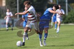 Kreisliga- Saison 2024/25- SV Hundszell - SV Kasing -  - Jan Witek weiss Kasing - Johannes Rindlbacher blau Hundszell - Foto: Meyer Jürgen