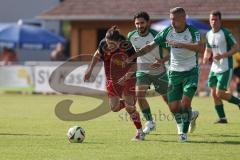 Freundschaftsspiel- Saison 2025/26- SV Kasing - FC Geisenfeld- - Emre Erbas rot Kasing - Stefan Hoffmann rechts grün Geisenfeld - Foto: Meyer Jürgen