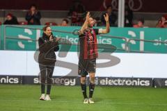 3. Liga; FC Ingolstadt 04 - Erzgebirge Aue; Sieg Jubel Freude Spieler bedanken sich bei den Fans Cheftrainerin Sabrina Wittmann (FCI) Lukas Fröde (34, FCI)