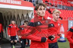 3. Liga; FC Ingolstadt 04 - Erzgebirge Aue; Elias Decker (3, FCI) Luca Lechner (4, FCI) vor dem Spiel