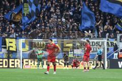 3. Liga; 1. FC Saarbrücken - FC Ingolstadt 04; Spiel ist aus Niederlage, hängende Köpfe 1:0, ärgern sich, Fredrik Carlsen (8, FCI) Julian Kügel (29, FCI) Torwart Kai Eisele (25, FCI) Georgios Antzoulas (6, FCI)