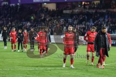 3. Liga; VfL Osnabrück - FC Ingolstadt 04; Spiel ist aus, Niederlage, hängende Köpfe, Spieler bedanken sich bei den Fans Lukas Fröde (34, FCI) Max Besuschkow (17, FCI) Julian Kügel (29, FCI) Jonas Scholz (15, FCI) Davide Sekulovic (33, FCI)