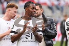 3. Liga; FC Ingolstadt 04 - SpVgg Unterhaching; Sieg Jubel Freude Spieler bedanken sich bei den Fans 3:0 Bryang Kayo (48, FCI) Jannik Mause (7, FCI) Pascal Testroet (37, FCI)