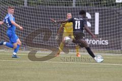 Bayernliga Nord - Saison 2024/25 - FC Ingolstadt 04 II - FC Münchberg - Jason Osei Tutu (Nr.11 - FCI U21) - Hackenberg Niklas blau Münchberg - Lang Jonas Torwart Münchberg - Foto: Meyer Jürgen