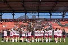 2. Frauen-Bundesliga; FC Ingolstadt 04 - SC Sand; Spiel ist aus, Spielerinnen bedanken sich bei den Fans