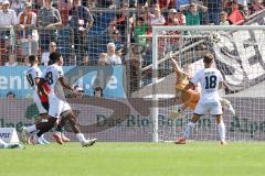 3. Liga; SpVgg Unterhaching - FC Ingolstadt 04; Tor Jubel Treffer Stiefler Manuel (8 SpVgg) Torwart Marius Funk (1, FCI) Niclas Dühring (18, FCI) Bryang Kayo (48, FCI) f19#