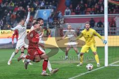 3. Liga; FC Ingolstadt 04 - TSV 1860 München; Torchance verpasst Simon Lorenz (32, FCI) Torwart Dähne Thomas (21 TSV) Reinthaler Max (16 TSV)