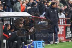 3. Liga; SC Verl - FC Ingolstadt 04; Lagebesprechung Cheftrainerin Sabrina Wittmann (FCI) Co-Trainer Fabian Reichler (FCI) Sportdirektor Ivica Grlic  (FCI)