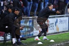 Toto Pokal; FC Sportfreunde Schwaig - FC Ingolstadt 04; an der Seitenlinie, Spielerbank regt sich auf Cheftrainerin Sabrina Wittmann (FCI)
