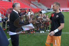 3. Liga - Saison 2024/25 - FC Ingolstadt 04 - SV Wehen Wiesbaden - Verabschiedung - Torwart Marius  Funk (Nr.1 - FCI) - Geschäftsführer Sport und Kommunikation Dietmar Beiersdorfer (FCI) - Foto: Meyer Jürgen