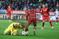3. Liga; VfL Osnabrück - FC Ingolstadt 04; Torchance verpasst Marcel Costly (22, FCI) wird von Torwart Jonsson Lukas (21 VFL) gestoppt
