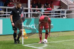 3. Liga - Saison 2025/26 - FC Ingolstadt 04 - Jahn Regensburg - Yann Sturm (Nr.7 - FC Ingolstadt 04) beim Eckball - XXXXX - Foto: Meyer Jürgen