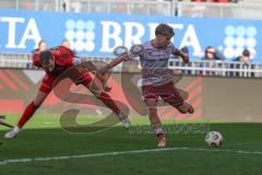 3. Liga - Saison 2025/26 - SV Wehen/Wiesbaden - FC Ingolstadt 04  - Max Plath (Nr.14 - FCI) schiesst den 1:1 Ausgleichstreffer - jubel - Florian Hübner (Nr.19 - Wiesbaden) - Foto: Meyer Jürgen