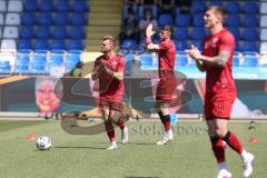 3. Liga - Saison 2025/26 - TSG Hoffenheim II - FC Ingolstadt 04  - Yannick  Deichmann (Nr.20 - FCI) - Linus Rosenlöcher (Nr.19 - FCI) - Jonas Scholz (Nr.15 - FCI) begrüssen die mitgereisten Fans - XXXXX - Foto: Meyer Jürgen