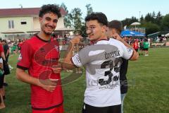 * Testspiel - 3. Liga - Saison 2025/26 - FC Ingolstadt 04 - VFB Eichstätt - - Berkay Öztürk (Nr.39 - FC Ingolstadt 04) beim Autogramme schreiben - Foto: Meyer Jürgen