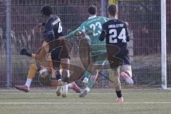 *** A-Junioren Bundesliga  - Saison 2025/26 - FC Ingolstadt 04 - SpVgg Greuther Fürth - Atchoffo Bryan Torwart FCI hält den Ball sicher - Morina Dion grün Fürth  - Foto: Meyer Jürgen