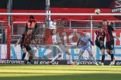 3. Liga - Saison 2024/25 - FC Ingolstadt 04 - 1. FC Saarbrücken - Simon  Lorenz (Nr.32 - FCI) mit einem Befreiungschlag - Torwart Pelle Boevink (Nr.26 - FCI) - Foto: Meyer Jürgen