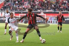 3. Liga; FC Ingolstadt 04 - SC Verl; Zweikampf Kampf um den Ball Leon Guwara (6, FCI) Otto Yari (28 SCV)