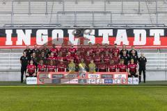 FC Ingolstadt 04; 3.Liga, Porträttermin 2022/2023, Mannschaftsfoto,
hi. v.li.: Christoph Kappel Co-Trainer Analyse (FCI) Zeugwart Michael Klattenbach (FCI) Teamkoordinator Marcel Posselt (FCI) Moussa Doumbouya (27, FCI) Nikola Stevanovic (15, FCI) #Nico 