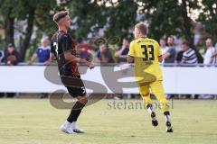 Testspiel; 3. Liga; VfB Eichstätt - FC Ingolstadt 04; Julian Kügel (31, FCI) kommt zu spät, Torwart Tim Teicher (VfB)