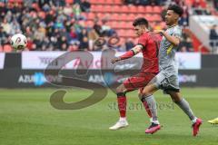 3. Liga; FC Ingolstadt 04 - Alemannia Aachen; Linus Rosenlöcher (19, FCI) Zweikampf Kampf um den Ball da Silva Kiala Joel (37 AA)