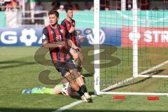 DFB-Pokal; FC Ingolstadt 04 - 1. FC Kaiserslautern; Torchance verpasst Sebastian Grönning (11, FCI) Torwart Krahl Julian (1 FCK) Ryan Malone (16, FCI)