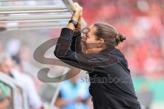 DFB-Pokal; FC Ingolstadt 04 - 1. FC Kaiserslautern; vor dem Spiel Cheftrainerin Sabrina Wittmann (FCI)