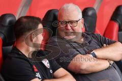 3. Liga; FC Ingolstadt 04 - SV Waldhof Mannheim; vor dem Spiel Vorsitzender des Vorstandes Peter Jackwerth (FCI) mit Betreuer Marcel Posselt