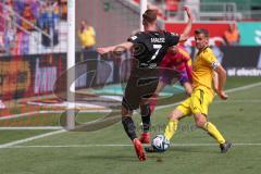 3.Liga - Saison 2023/2024 - FC Ingolstadt 04 -  1. FC Saarbrücken - Torwart Tim Paterok (Nr.30 - Saarbrücken) - Jannik Mause (Nr.7 - FCI) - Manuel Zeitz (Nr.8 - Saarbrücken) - Foto: Meyer Jürgen