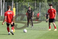 Bayernliga - Saison 2023/2024 - FC Ingolstadt 04 II - U21 - Trainingsauftakt - Cheftrainer Thomas Karg (FCI II) gibt Anweisungen - Foto: Meyer Jürgen