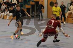 Lotto Bayern Hallencup - Lindenkreuzhalle Saison 2024/25 - FC Hitzhofen - FC Türk Sport Garching  - Valentin Puhar TW Hitzhofen - Thomas Schreiner schwarz Türk Garching - Foto: Meyer Jürgen