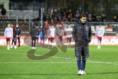 3. Liga; FC Viktoria Köln - FC Ingolstadt 04; Niederlage, hängende Köpfe Spieler bedanken sich bei den mitgereisten Fans, Sportdirektor Ivica Grlic  (FCI) geht vom Platz Enttäuschung