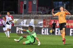 3. Liga; FC Viktoria Köln - FC Ingolstadt 04; Jannik Mause (7, FCI) ärgert sich, Torwart Rauhut Kevin (24 Köln)