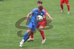 Kreisliga- Saison 2024/25- TSV Kösching - SV Hundszell - Mark Kocima rot Kösching - Noah Schatzmann blau Hundszell - Foto: Meyer Jürgen