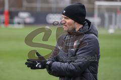 3. Liga; FC Ingolstadt 04 - Neuer Trainer Cheftrainer Guerino Capretti (FCI), erstes Training am Spielfeldrand